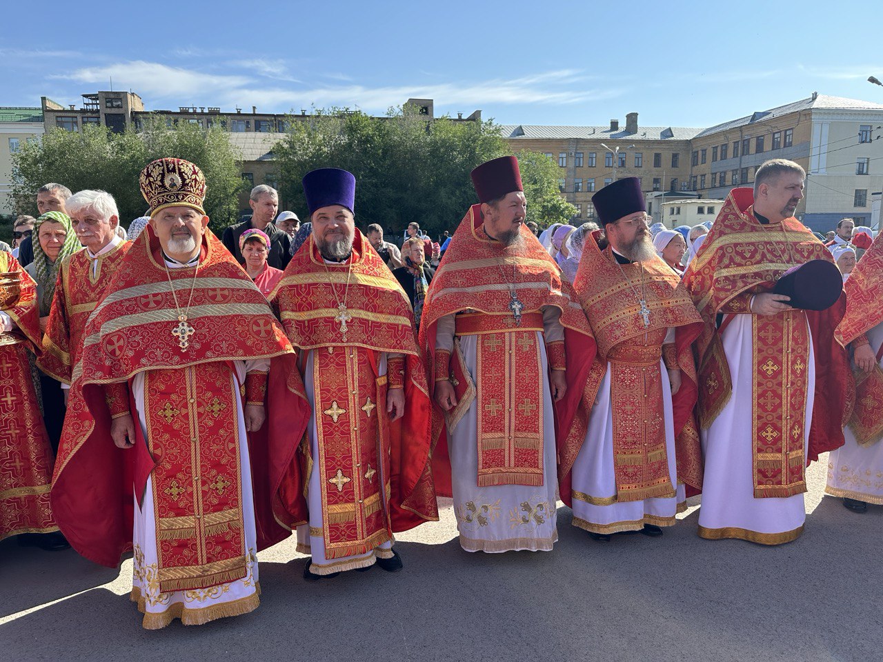 Перенесение мощей священномученика Николая Попова, пресвитера Верхнегнутовского, из Свято-Духовского мужского монастыря в главный храм Волгограда – кафедральный собор святого благоверного князя Александра Невского