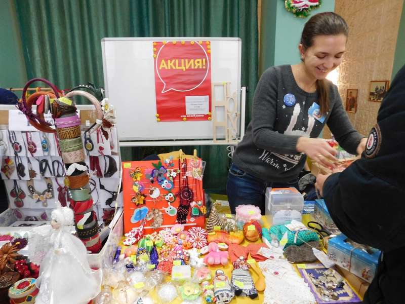 В Камышине состоялась зимняя Арт-ярмарка, волонтеры собрали средства на подарки для детей