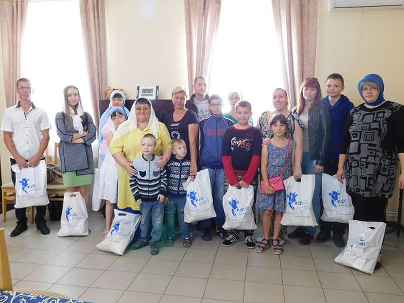 Акция «Неделя добрых дел»: в «Щедрый вторник» двенадцати семьям вручили продуктовые наборы