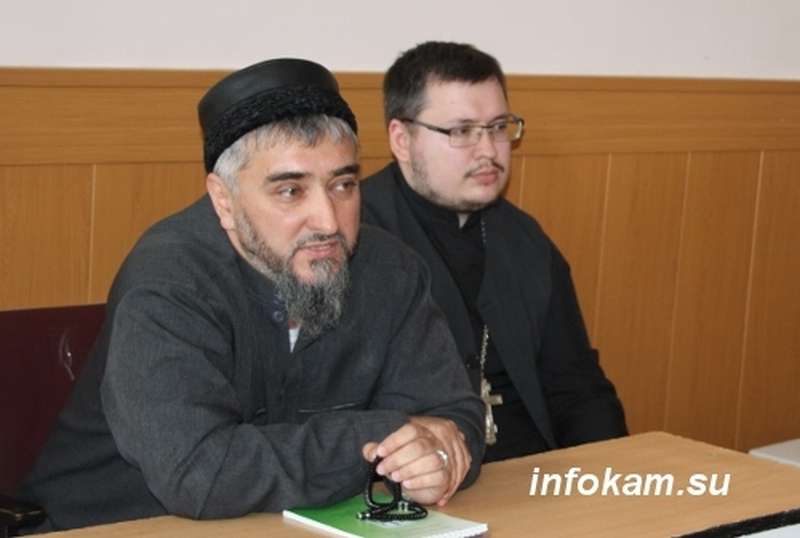 Священник Алексий Кулинич и муфтий Ильхам Лутфов обсудили с заключенными ИК-24 вопросы веротерпимости