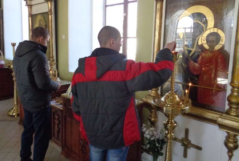 Воспитанники колонии побывали на пасхальном богослужении в Никольском кафедральном соборе
