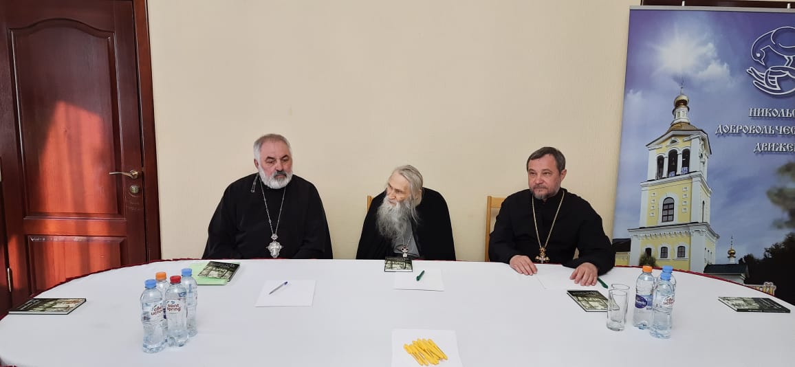 В Никольском кафедральном соборе прошла встреча духовенства Камышинского благочиния с духовником святейшего патриарха Кирилла схиархимандритом Илием.