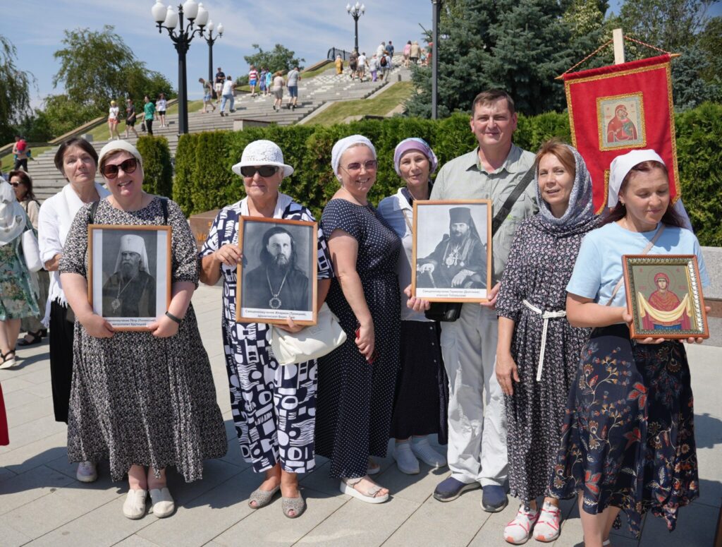 Прихожане Никольского собора города Камышина приняли участие в автомобильном крестном ходе