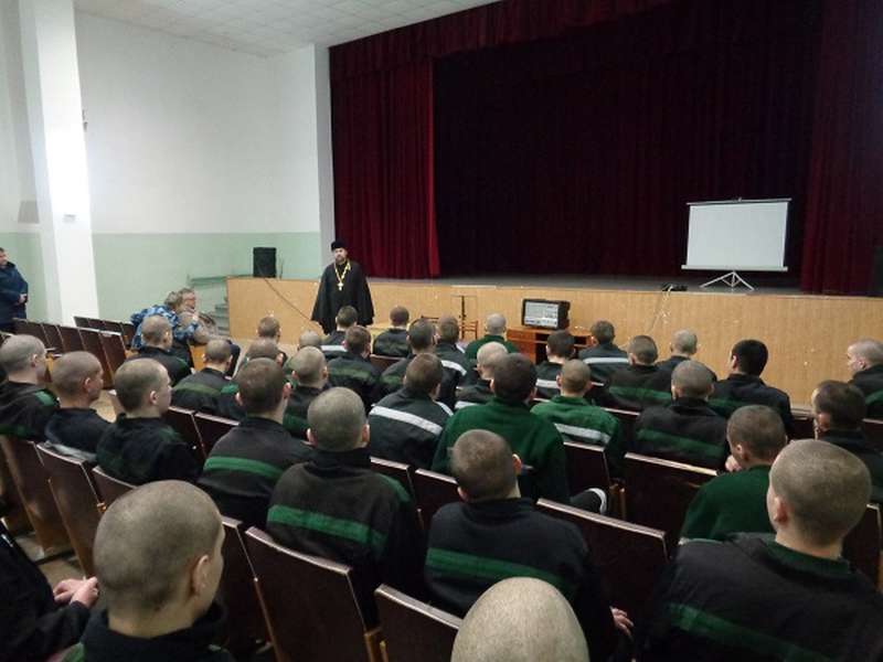 Протоиерей Алексий Кузнецов поговорил с воспитанниками колонии о смерти и молитве за усопших