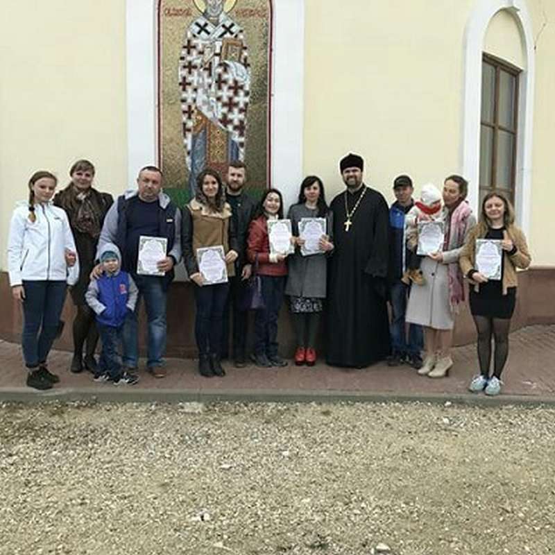 На Пасхальной неделе прихожане Николького собора посадили деревья с восточной стороны храма
