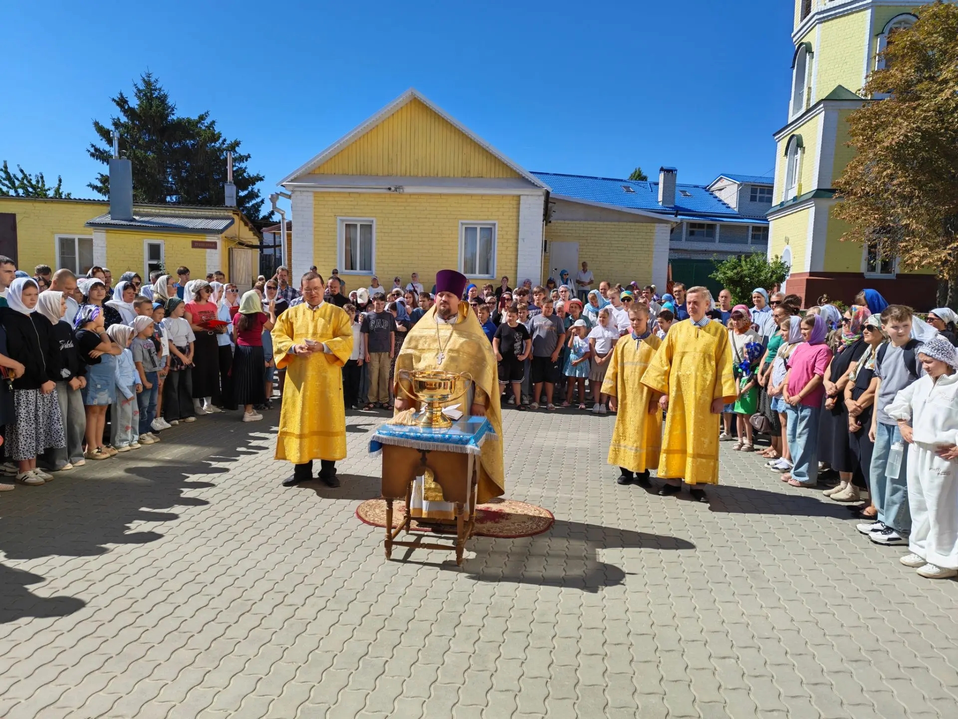 В Никольском соборе совершён молебен перед началом учебного года