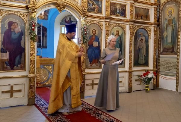 Воспитанники воскресной школы Никольского кафедрального собора получили свидетельства об окончании учебного года