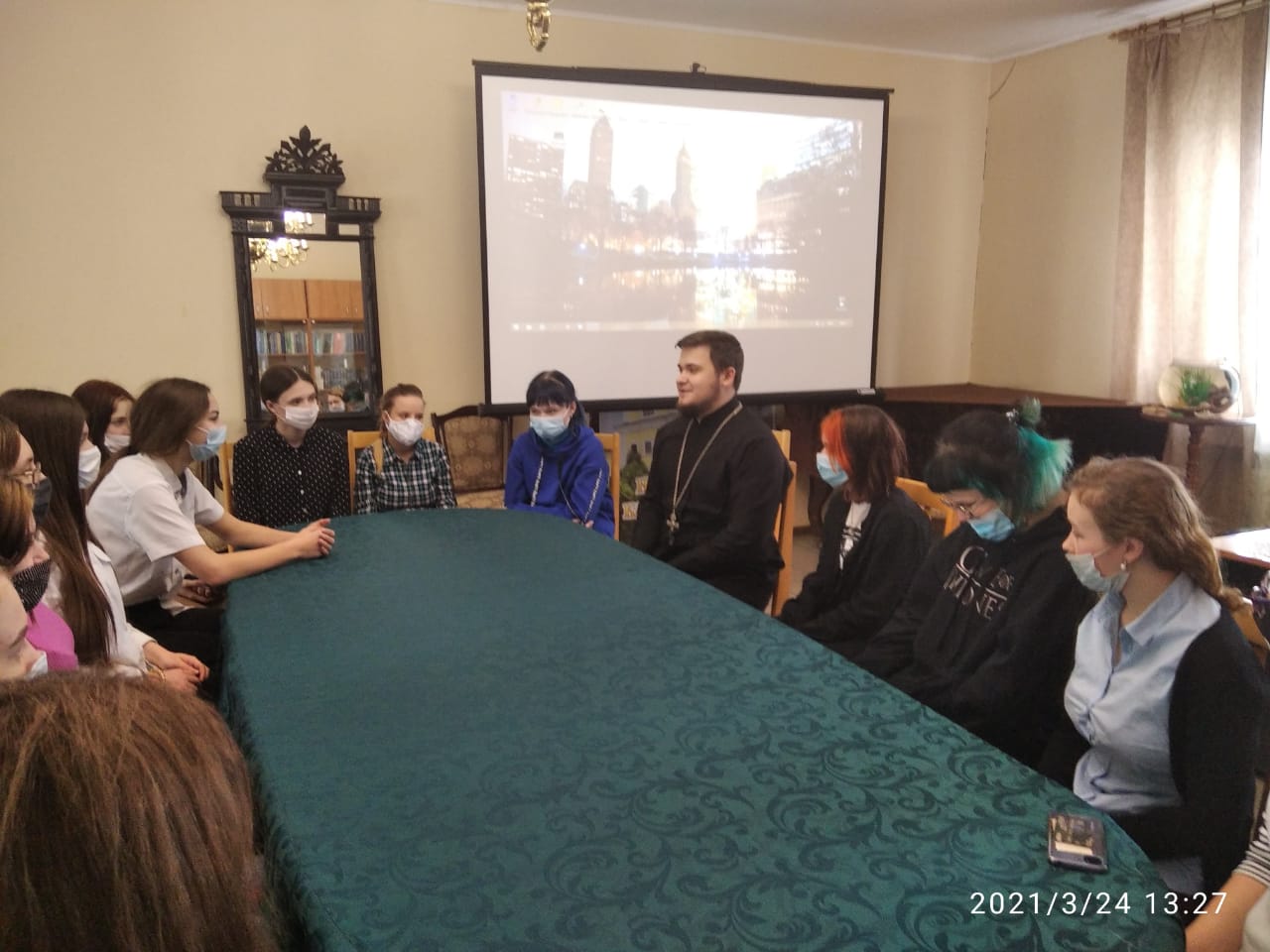 Иерей Сергий Тимонин провёл очередную просветительскую беседу со студентами Педагогического колледжа.