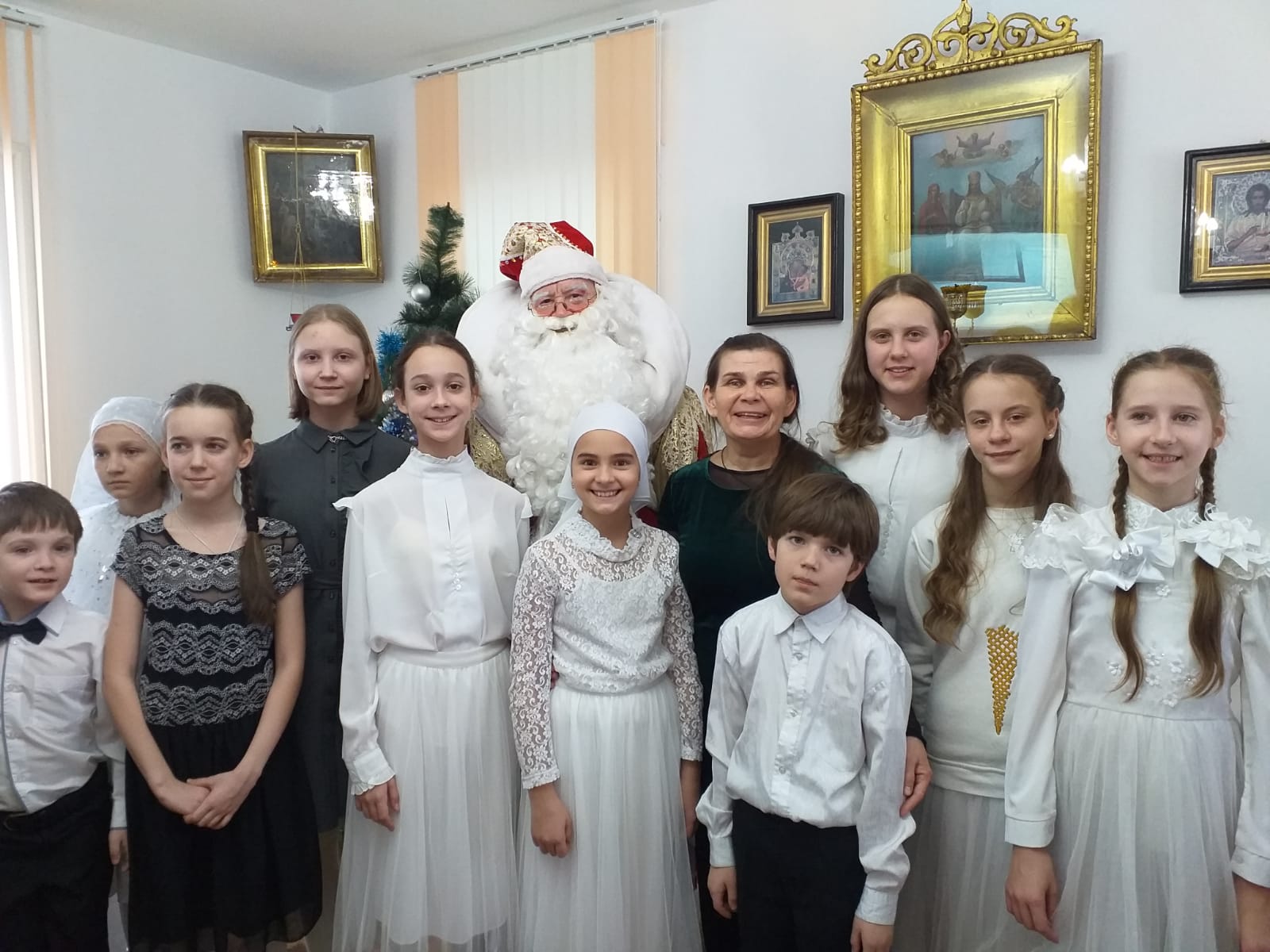 В Воскресной школе состоялся Рождественский праздник для старшей и младшей групп.