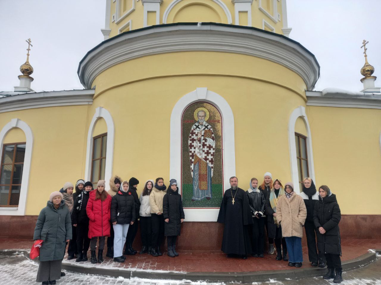 Студенты Камышинского индустриально-педагогического колледжа посетили Никольский кафедральный собор в рамках воспитательной технологии «Чудо от Николы»