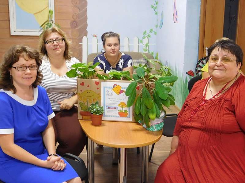 Волонтеры и семьи, где воспитываются дети с инвалидностью, провели благотворительную акцию «Цветочно-зеленое настроение»