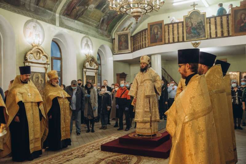 Митрополит Волгоградский и Камышинский Феодор совершил Всенощное бдение в Никольском кафедральном соборе