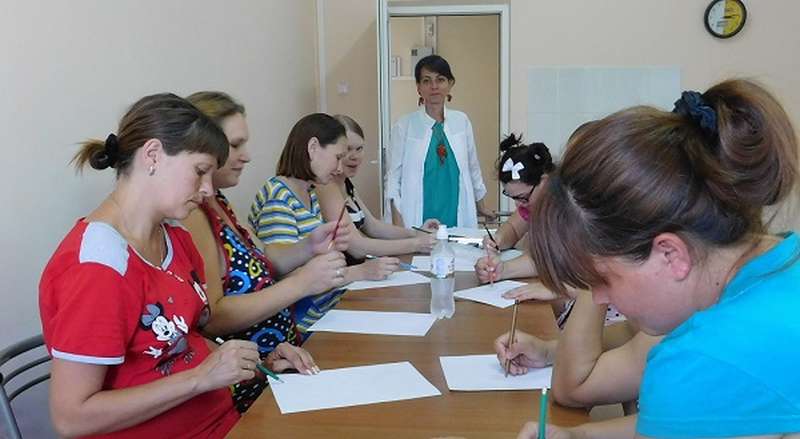 Волонтеры Никольского добровольческого движения Камышина организовали занятия для будущих мам в родильном доме Камышина