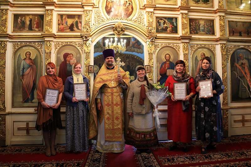 Слушатели экспериментального курса Елены Вернидубовой побывали в Никольском кафедральном соборе Камышина