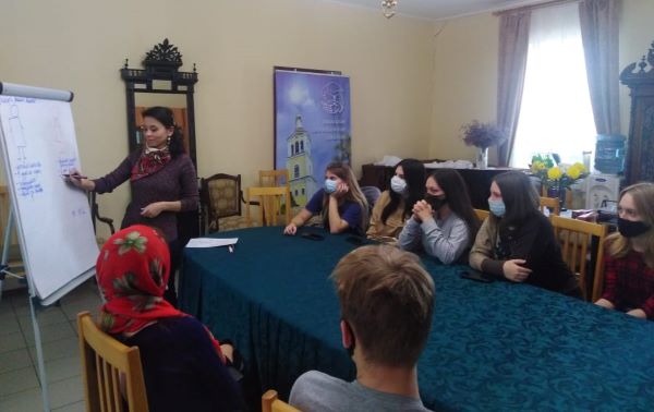 Психолог Марина Григорьева провела очередную встречу со студентами педагогического колледжа в Никольском кафедральном соборе
