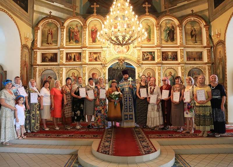 В день Успения Пресвятой Богородицы одиннадцати слушателями Семейного центра мастерства и ремесел были вручены свидетельства об обучении